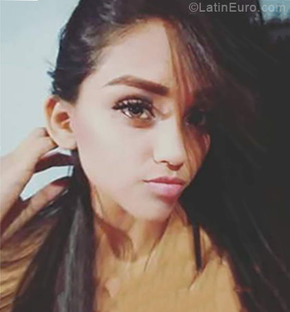 Date this georgeous Venezuela girl Nahomi from Cumana VE2255
