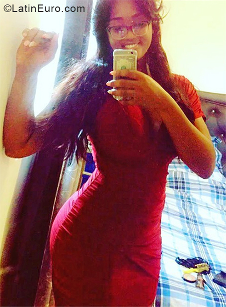Date this fun Dominican Republic girl Edyleyni from Santo Domigo DO34393