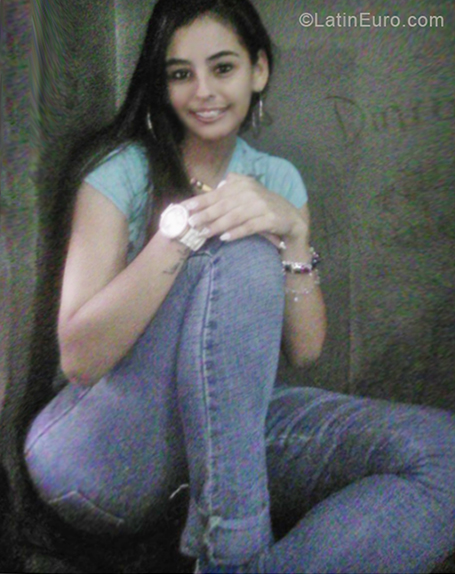 Date this lovely Venezuela girl Yari from Caracas VE2262