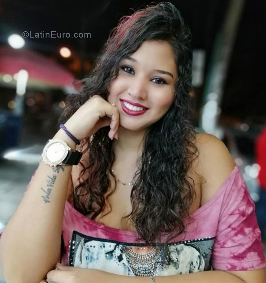 Date this happy Colombia girl Colombiana from Medellin CO25156