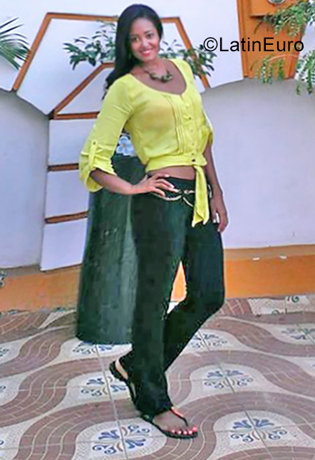 Date this gorgeous Colombia girl Canela from Cali CO25176