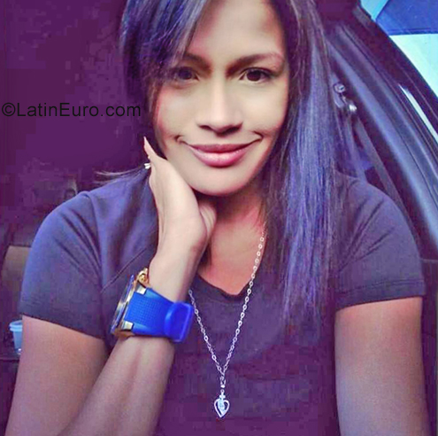Date this cute Venezuela girl Syneloy from Caracas VE2272