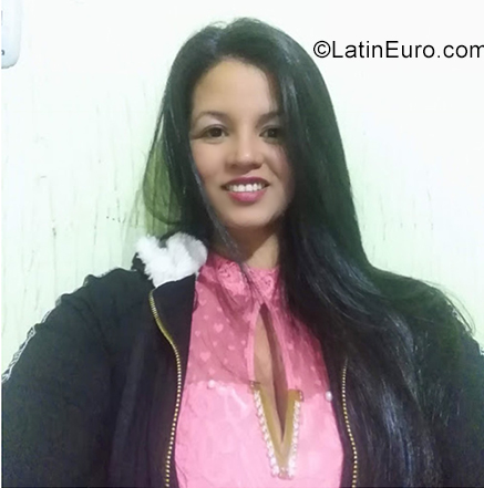 Date this gorgeous Colombia girl Maryam from Bogota CO25198