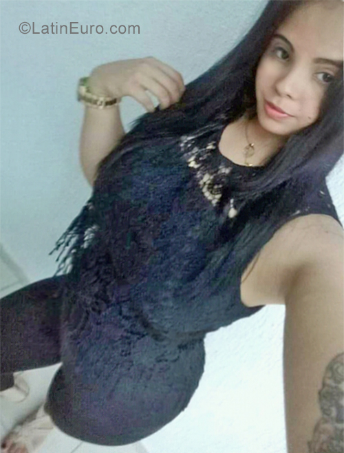 Date this voluptuous Venezuela girl Mia from Maracaibo VE2294