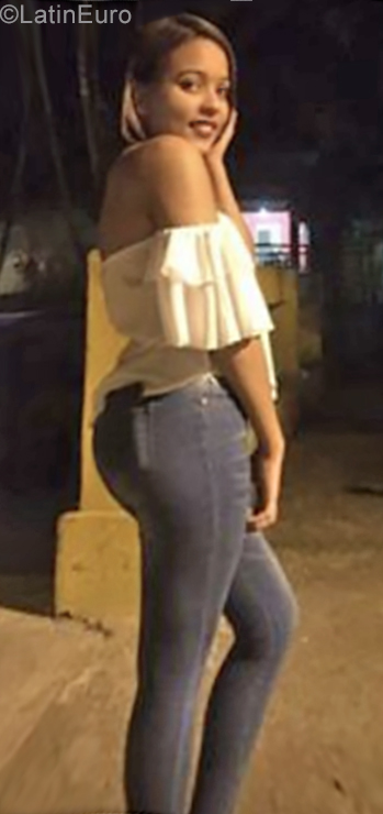 Date this hot Dominican Republic girl Emily from Santiago DO34528