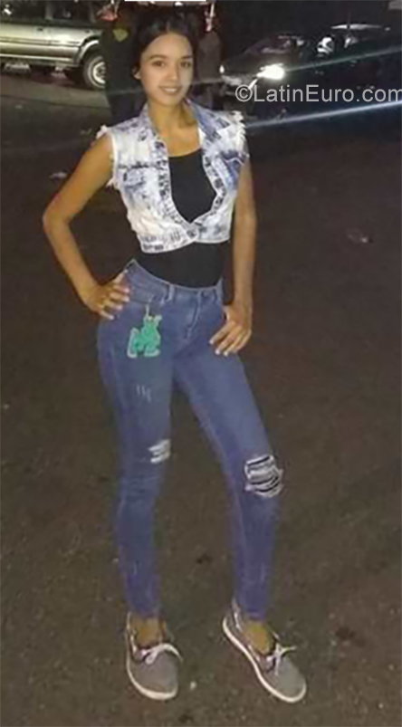 Date this voluptuous Venezuela girl Maria from Los Teques VE2296