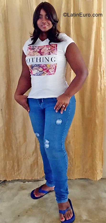 Date this young Colombia girl Andrea from Cali CO25659