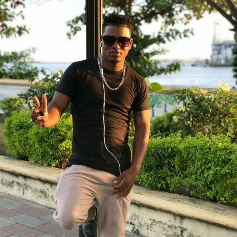 Date this tall Dominican Republic man Ezequiel silves from San Pedro De Macoris DO34614