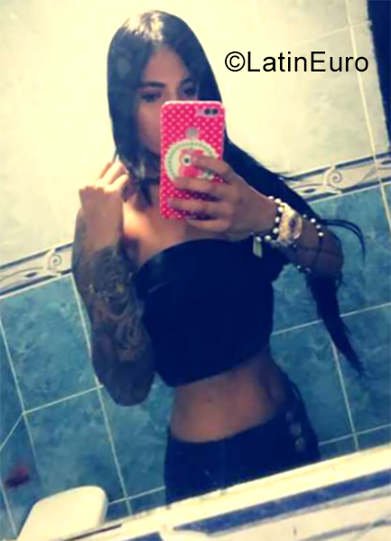 Date this georgeous Colombia girl Mari from Medellín CO25303