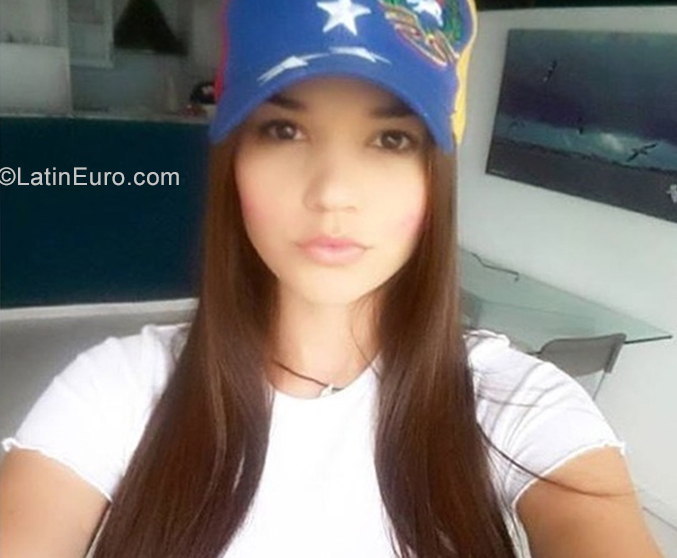 Date this cute Venezuela girl Andrea from Merida VE2346