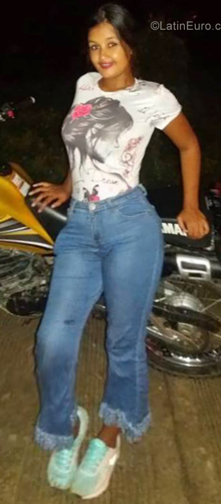 Date this delightful Colombia girl Kamila from Apartado CO25332