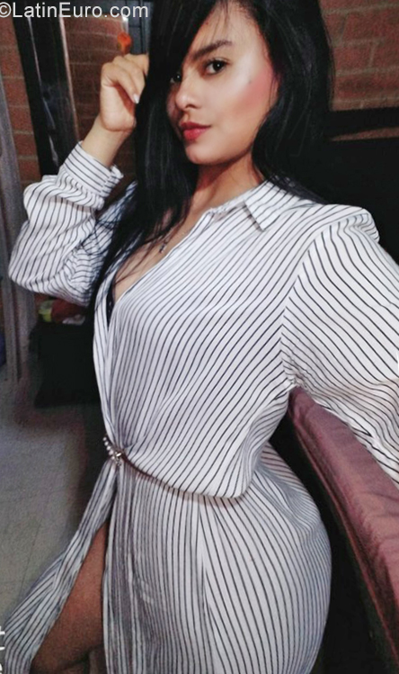 Date this charming Colombia girl Camila from Bogota CO25333