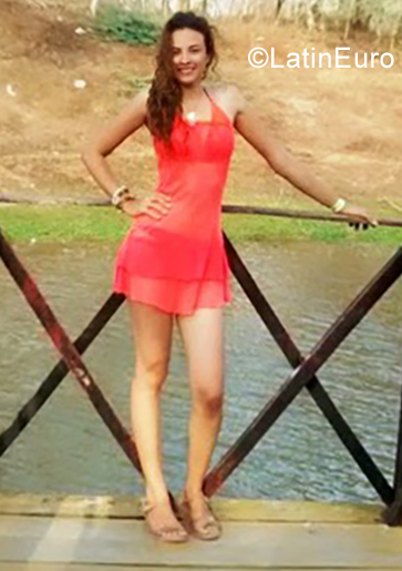 Date this attractive Colombia girl Paola from Barranquilla CO25335