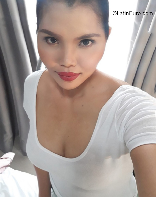 Date this voluptuous Philippines girl Virgie from Tuguegarao PH1017