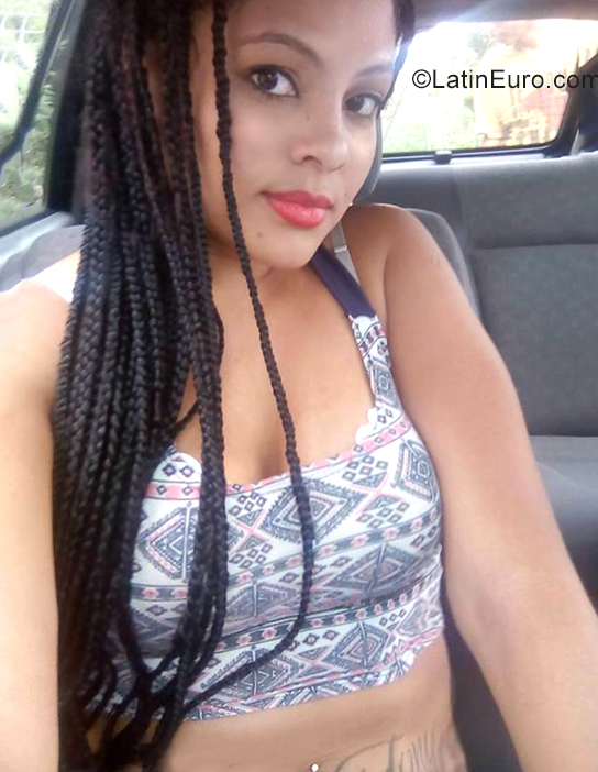 Date this hard body Colombia girl Juliet from Medellin CO25378