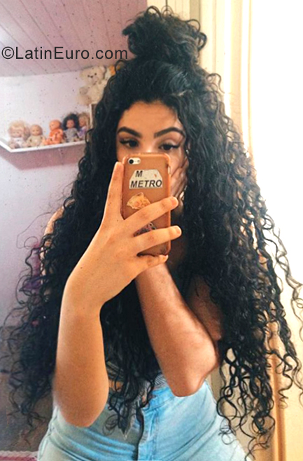 Date this voluptuous Colombia girl Bellacasas from cali CO25391