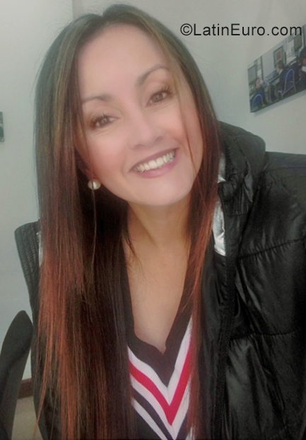 Date this nice looking Colombia girl Dora from Bogota CO25395