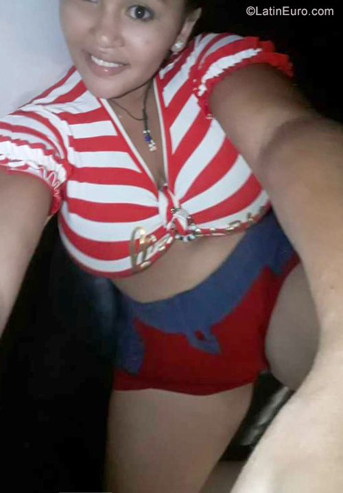 Date this pretty Colombia girl Angela from Cartagena CO25408