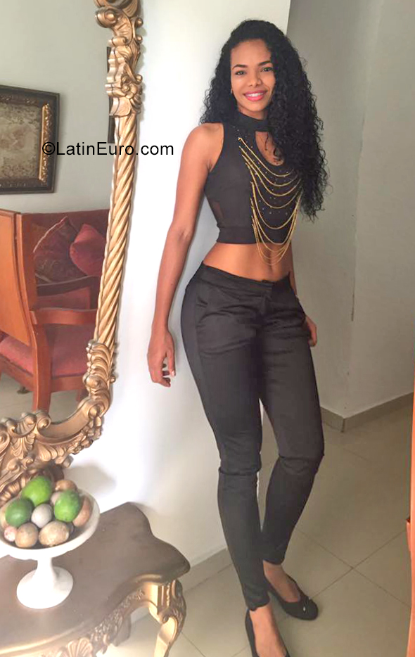 Date this georgeous Colombia girl Sonia from Cartagena CO25454