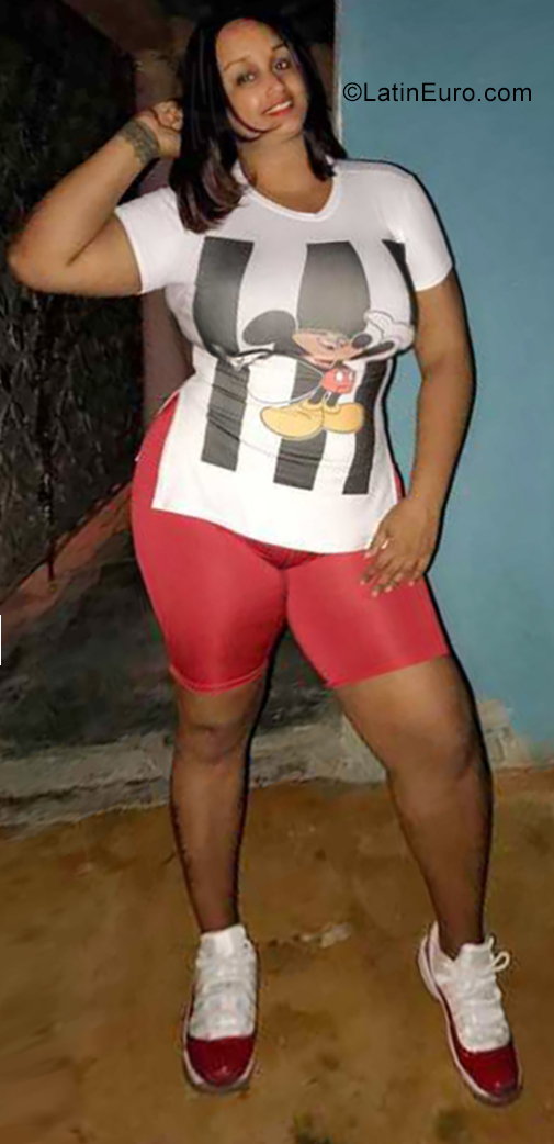 Date this gorgeous Dominican Republic girl Yorleny from Santiago DO34977