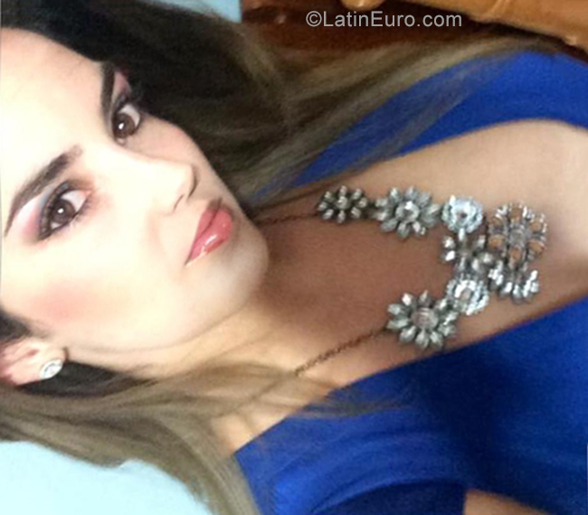 Date this tall Cuba girl Leydia from Havana CU529