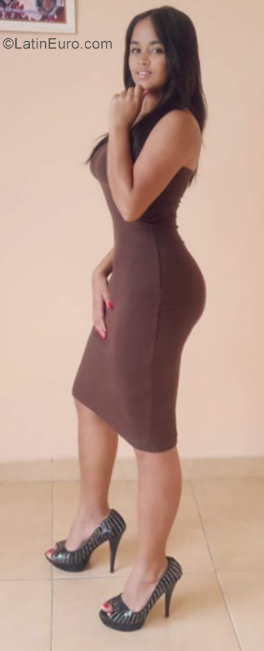 Date this sensual Dominican Republic girl Rosa from Bonao DO35007