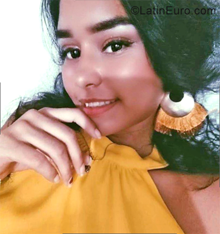 Date this stunning Colombia girl Malorie from Cartagena CO25480