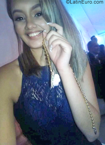 Date this voluptuous Paraguay girl Leticia from Encarnacion PY19