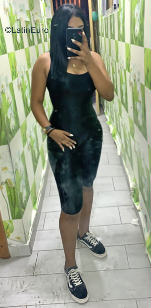 Date this stunning Dominican Republic girl Isairia from Santo Domingo DO35038