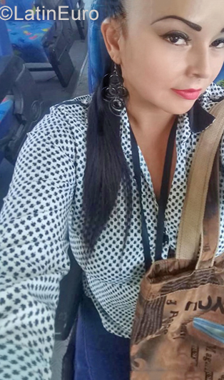 Date this beautiful Ecuador girl Esmeralda from Quito EC332