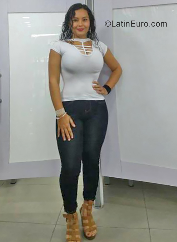 Date this delightful Venezuela girl Rosbely from Barquisimeto VE2442
