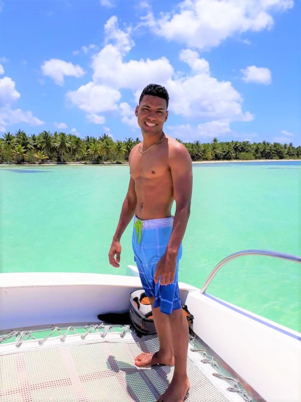 Date this voluptuous Dominican Republic man Victor from San Rafael Del Yuma DO35068