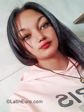 Date this tall Colombia girl Maria from Bogota CO25504