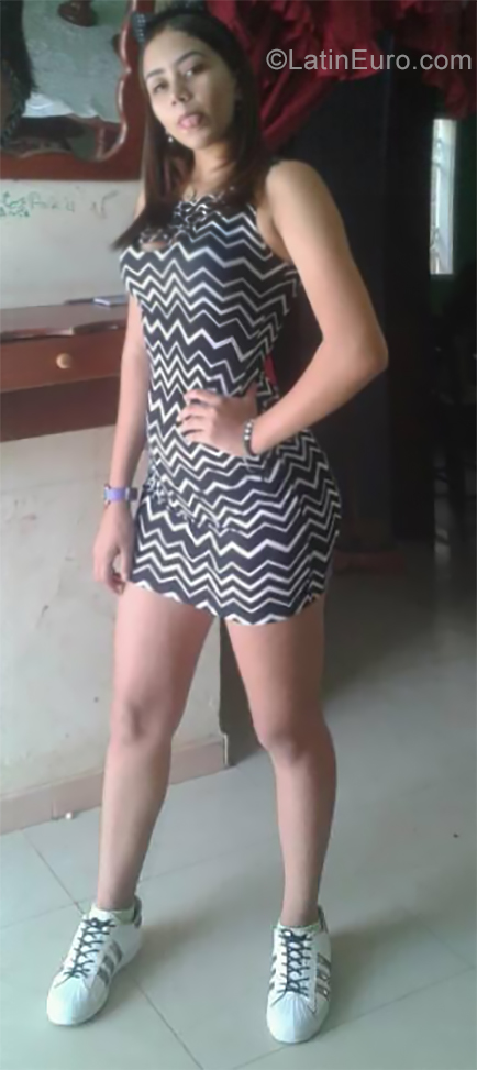 Date this voluptuous Venezuela girl Yueli from Caracas VE2452