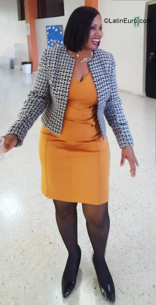 Date this nice looking Dominican Republic girl Yesica from San Pedro de Macoris DO35106