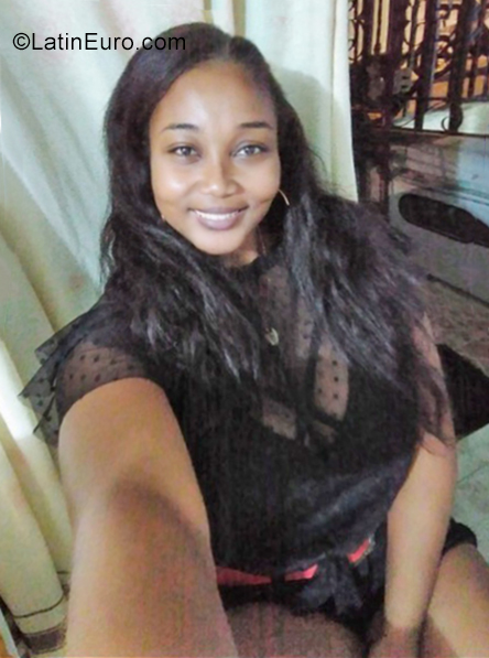 Date this foxy Colombia girl Valentina from Cali CO25525