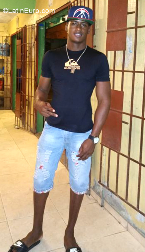 Date this sensual Dominican Republic man Jose migue from Santos Donmigo DO35114