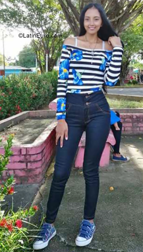 Date this passionate Venezuela girl Yanexis from Caracas VE2461