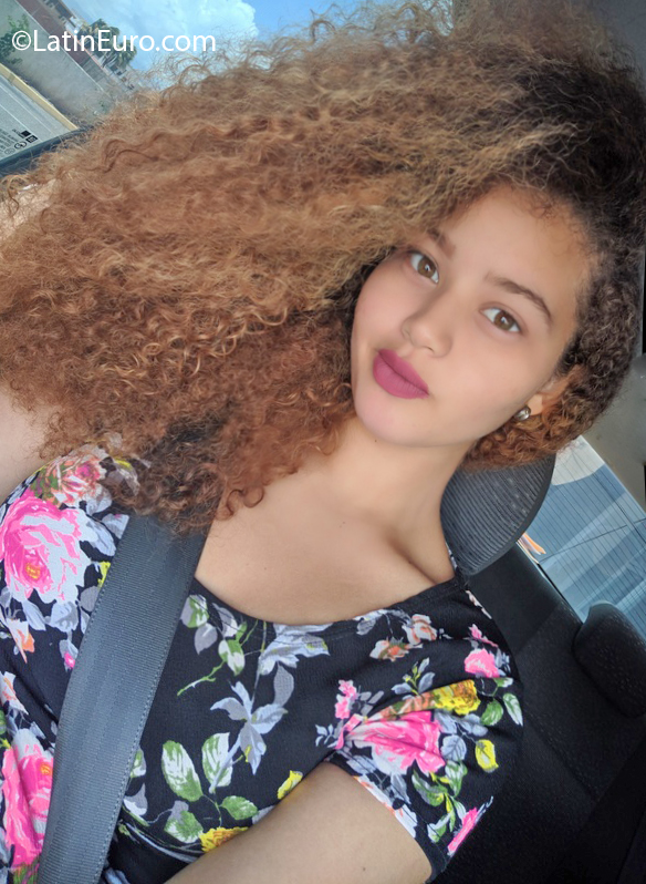 Date this stunning Venezuela girl Edimar from Coro VE2478