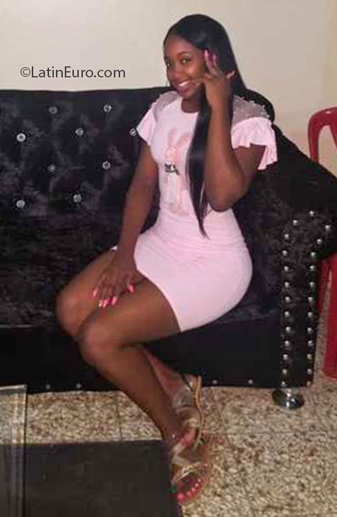 Date this voluptuous Dominican Republic girl Esbamel from Santo Domingo DO35211