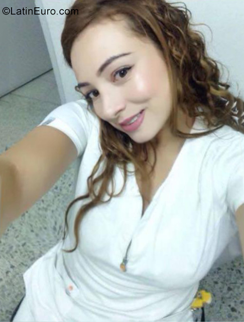Date this voluptuous Colombia girl Victoria from Medellin CO25578