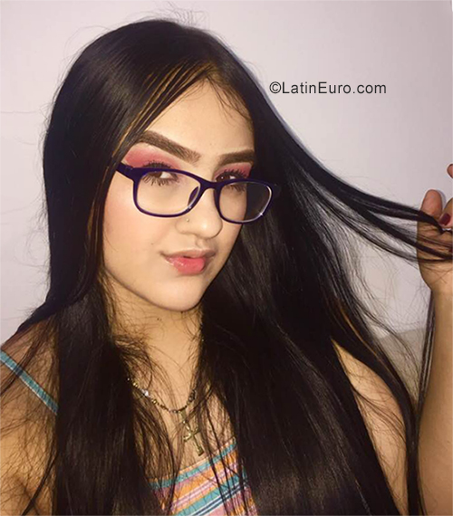 Date this georgeous Colombia girl Milly from Pereira CO25592