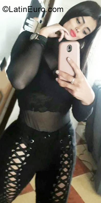 Date this voluptuous Colombia girl Kim from Bogota CO25616
