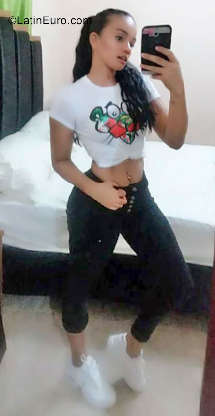Date this young Dominican Republic girl Gabriela from La Vega DO35284