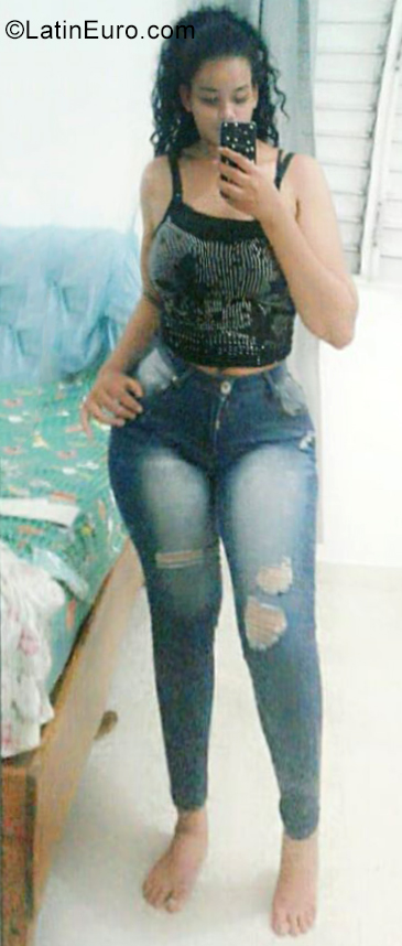 Date this young Dominican Republic girl Yissell from Bonao DO35287