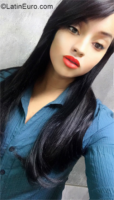 Date this hard body Dominican Republic girl Rosa from Santo Domingo Este DO35294