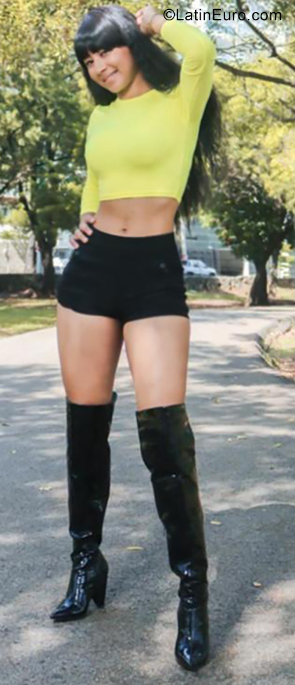Date this attractive Dominican Republic girl Marichel from Santo Domingo DO35313