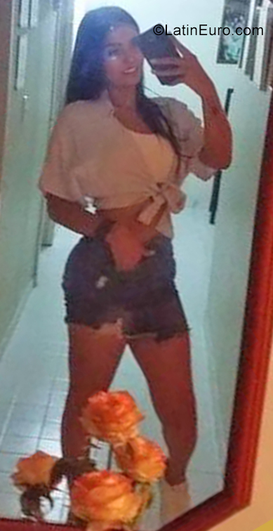 Date this delightful Colombia girl Daniela from Cali CO25653