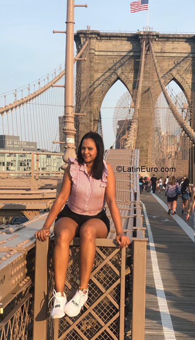 Date this lovely Colombia girl Dayana from Bogota CO25664