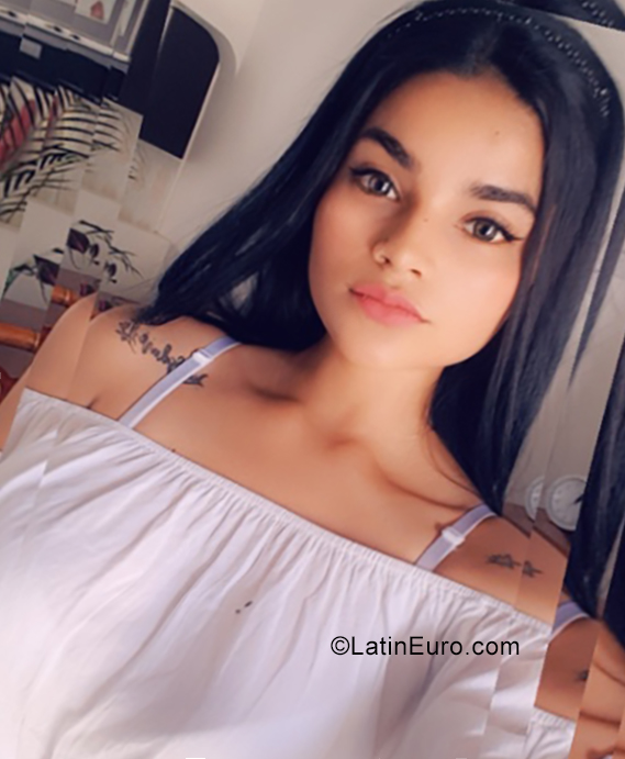 Date this young Colombia girl Camila from Bogota CO25683